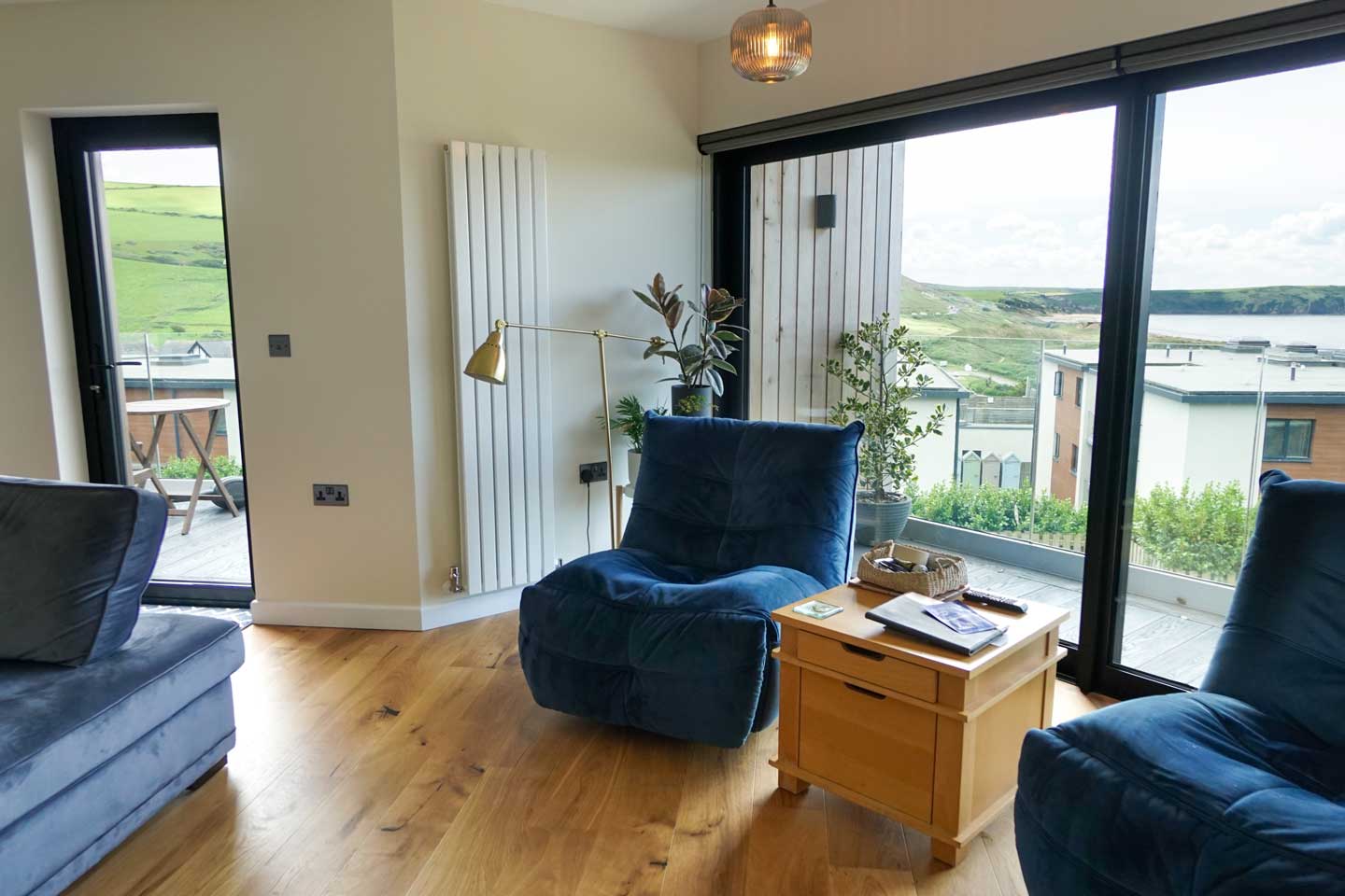 Living room with Aluminium Doors