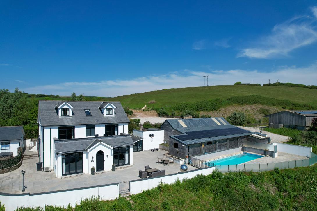 House and swimming pool showcasing Smarts aluminium windows
